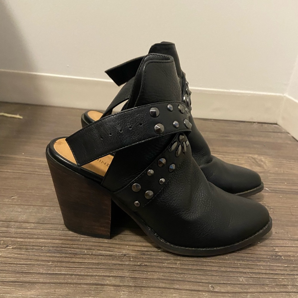 Chinese Laundry ◼️ heel bootie with buckle, size 6